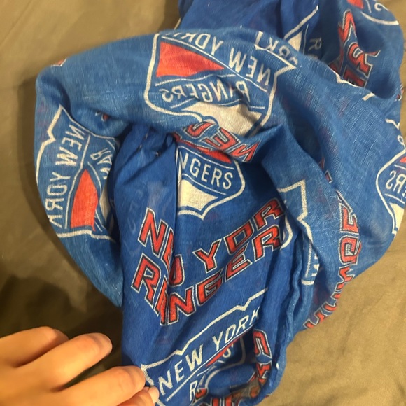 {NEW YORK RANGERS} Infinity Scarf - Picture 2 of 5